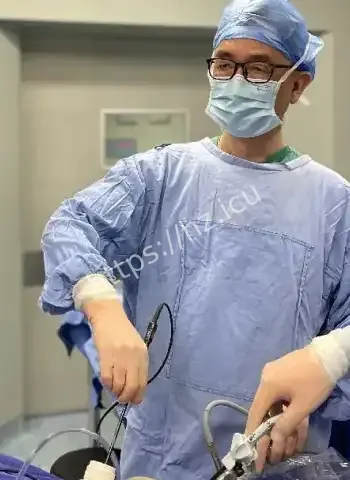 腹中惊现牙齿和毛发